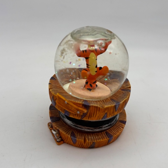 Disney WDW Parks Winnie the Pooh and Friends Tigger Spring Mini Water Snow Globe - Picture 2 of 9